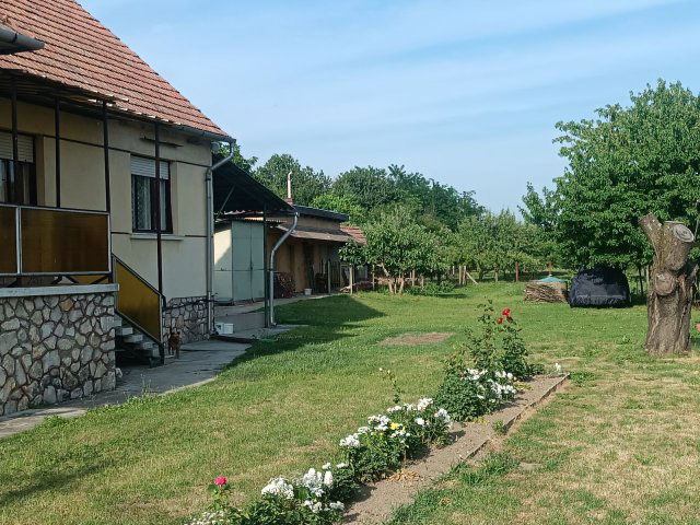 Eladó családi ház, Oroszin 39.8 M Ft, 4 szobás