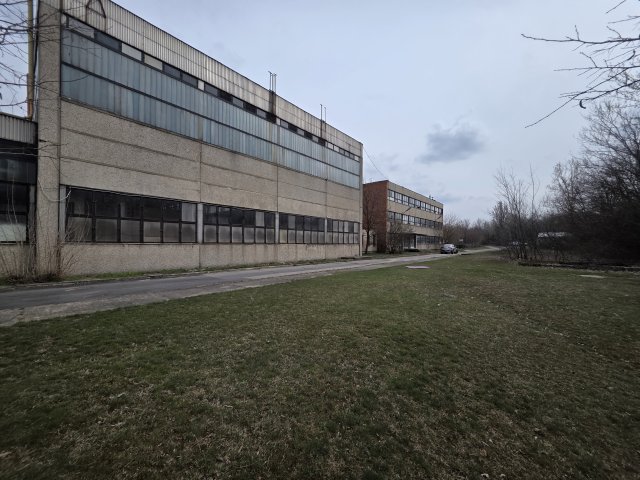 Eladó ipari ingatlan, Szigetszentmiklóson, Gyári úton 650 M Ft