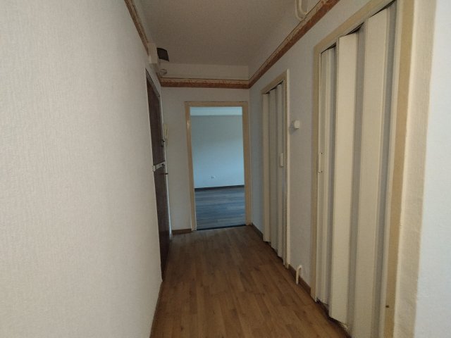 Eladó panellakás, Tiszaújvárosban 29 M Ft, 2 szobás
