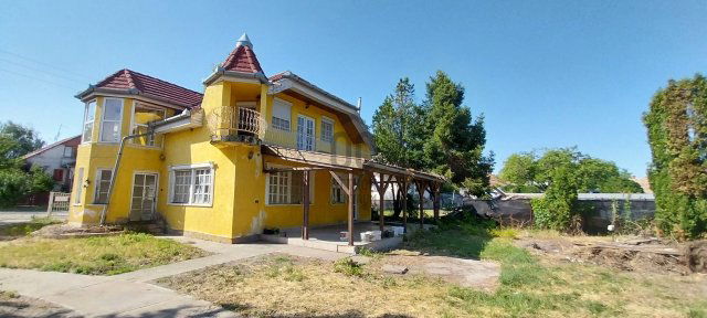 Eladó családi ház, Cegléden 85 M Ft, 7 szobás