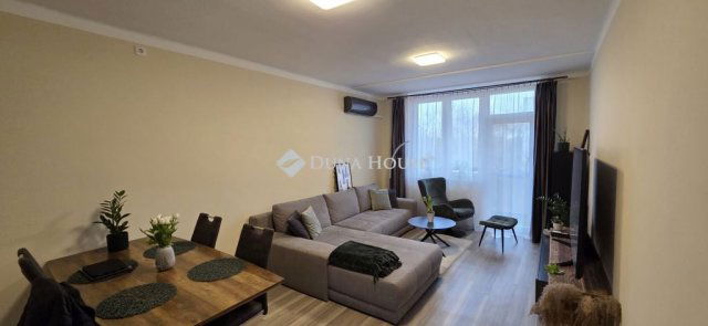 Eladó téglalakás, Kecskeméten 51.9 M Ft, 2 szobás