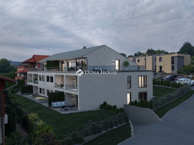 Eladó téglalakás, Pécsett 149.9 M Ft, 5 szobás