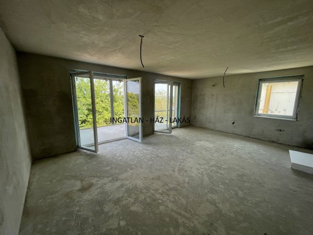 Eladó ikerház, Erdőkertesen 91.9 M Ft, 5 szobás