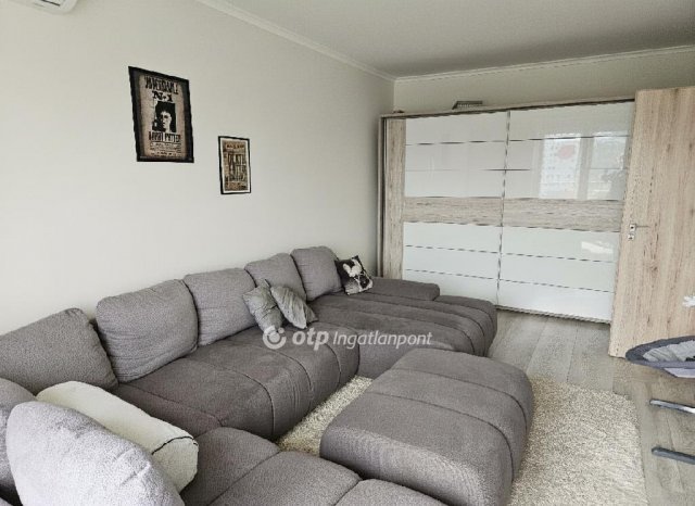 Eladó panellakás, Budapesten, III. kerületben 82.9 M Ft