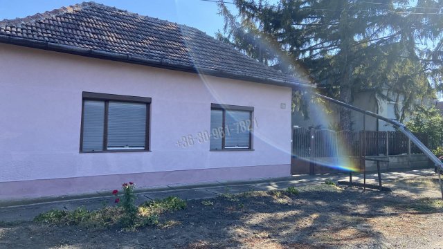 Eladó családi ház, Bélmegyeren, Táncsics utcában 15.9 M Ft