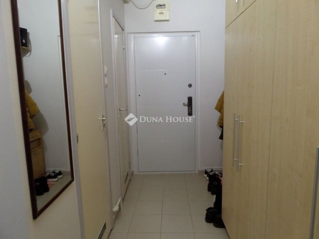 Eladó panellakás, Pécsett 46.9 M Ft, 2 szobás