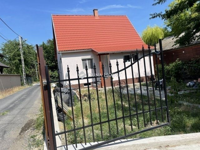 Eladó családi ház, Szigetszentmiklóson 58 M Ft, 2 szobás