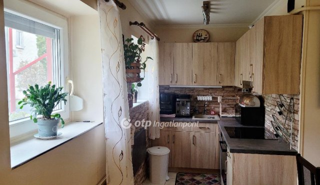 Eladó téglalakás, Vácegresen 42.8 M Ft, 2+1 szobás