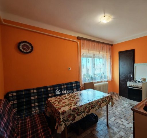 Eladó nyaraló, Csemőn 44.5 M Ft, 2+1 szobás