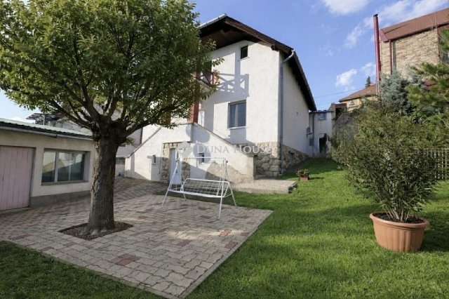 Eladó családi ház, Pécsett 154 M Ft, 5 szobás