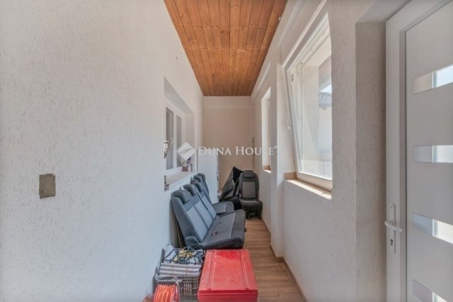 Eladó családi ház, Vecsésen 144 M Ft, 5+1 szobás