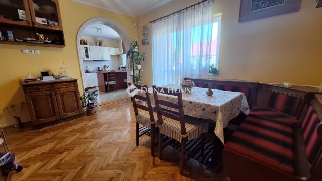 Eladó családi ház, Székesfehérvárott 125 M Ft, 6 szobás