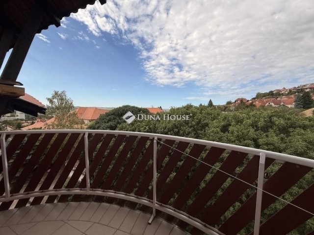 Eladó téglalakás, Pécsett 72.9 M Ft, 3 szobás