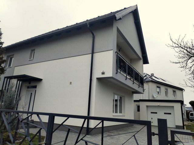 Eladó családi ház, Hévízen 119.9 M Ft, 4 szobás