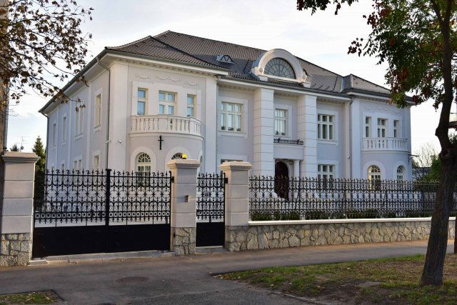 Eladó családi ház, Nyíregyházán 1250 M Ft, 15+1 szobás