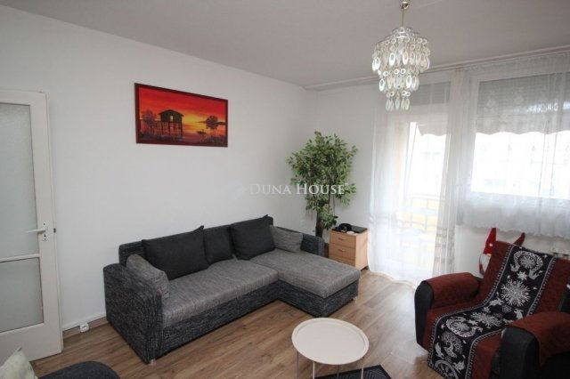 Eladó panellakás, Kecskeméten 45.9 M Ft, 3 szobás