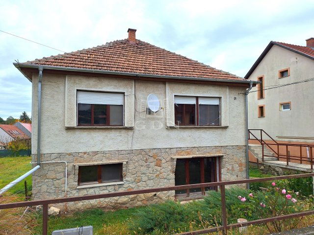 Eladó családi ház, Etyeken 83 M Ft, 6 szobás