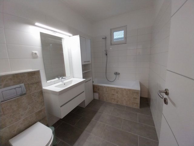 Kiadó családi ház, albérlet, Kecskeméten 420 E Ft / hó