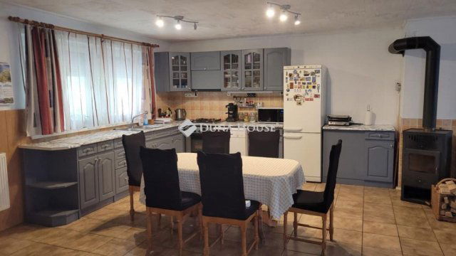 Eladó családi ház, Lábatlanon, Rákóczi Ferenc úton 73.5 M Ft