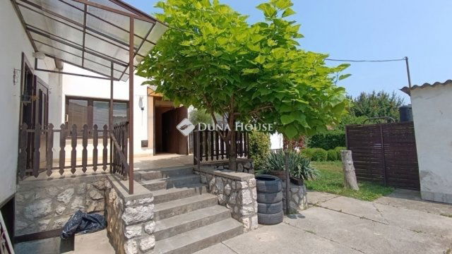 Eladó családi ház, Bólyban 51.9 M Ft, 6 szobás