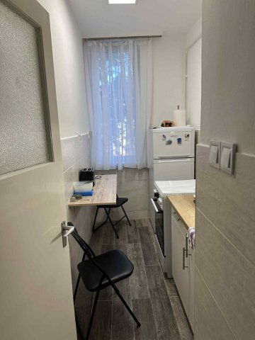 Kiadó téglalakás, albérlet, Szegeden, Sólyom utcában, 1 szobás