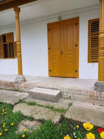 Eladó családi ház, Závodon 32 M Ft, 4 szobás