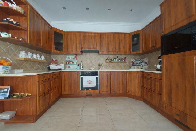 Eladó családi ház, Pannonhalmán 129.7 M Ft, 5 szobás