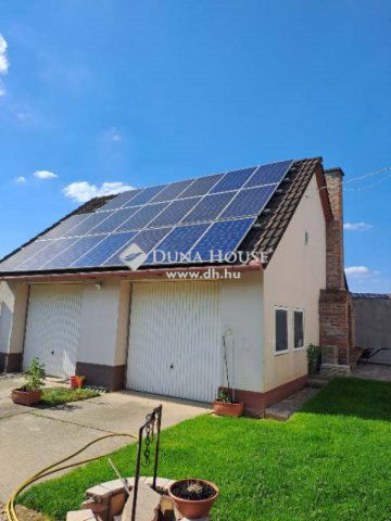 Eladó családi ház, Pécsett 119.9 M Ft, 7 szobás