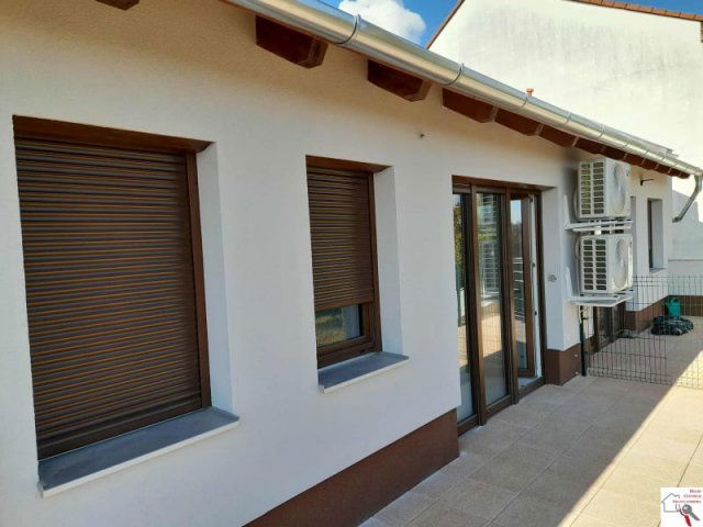 Eladó téglalakás, Pécsett 82 M Ft, 3 szobás