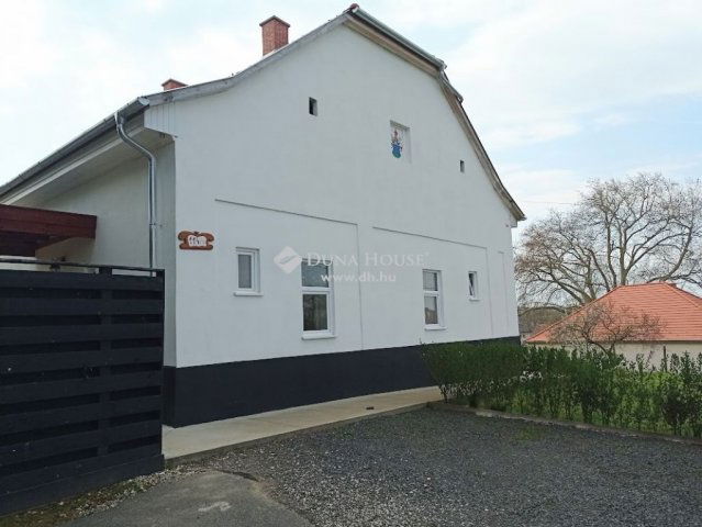 Eladó családi ház, Söjtörön 98.5 M Ft, 8+1 szobás