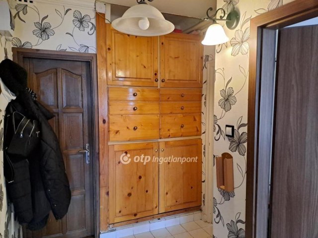 Eladó téglalakás, Gyöngyösön 42.5 M Ft, 2 szobás