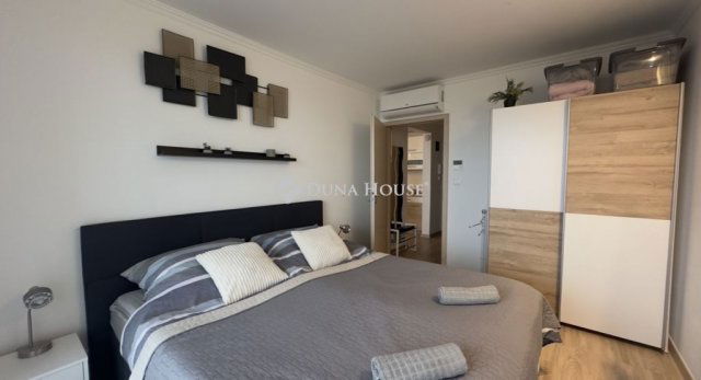 Eladó téglalakás, Siófokon, Liszt Ferenc sétányon 73.5 M Ft