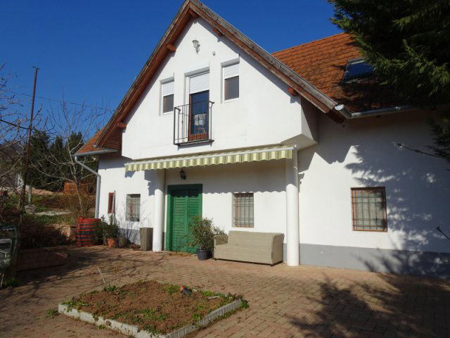 Eladó nyaraló, Csopakon 104.9 M Ft, 5 szobás
