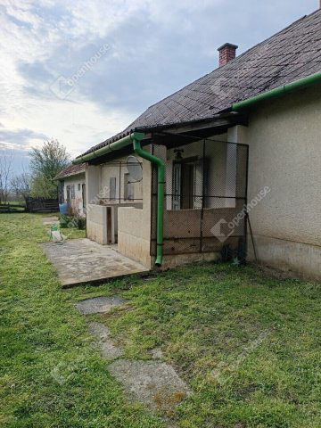 Eladó családi ház, Segesden 4.6 M Ft, 2 szobás