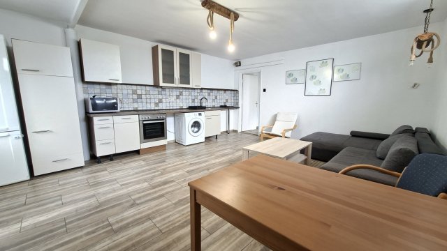 Kiadó téglalakás, albérlet, Pécsett 140 E Ft / hó, 1 szobás