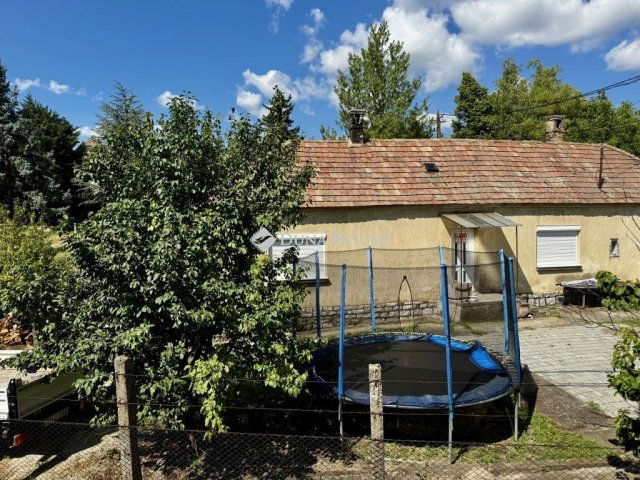 Eladó családi ház, Csopakon 59.9 M Ft, 3 szobás