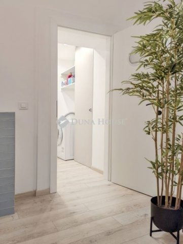 Eladó téglalakás, Budapesten, VI. kerületben 109 M Ft, 1 szobás