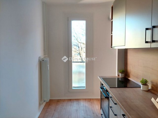 Eladó panellakás, Pécsett, Stadion utcában 55.9 M Ft, 2 szobás