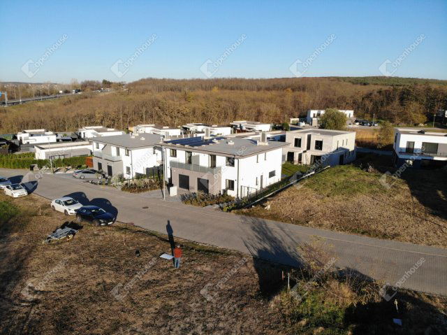 Eladó ikerház, Mogyoródon 154.9 M Ft, 5 szobás