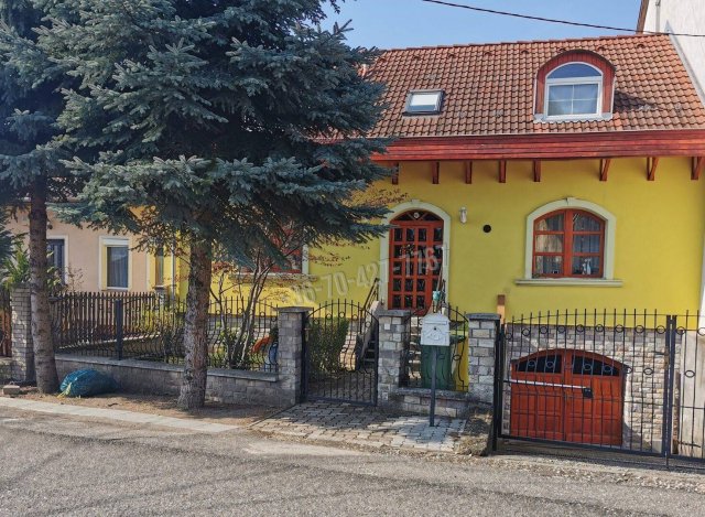 Eladó családi ház, Egerben 134.9 M Ft, 5 szobás