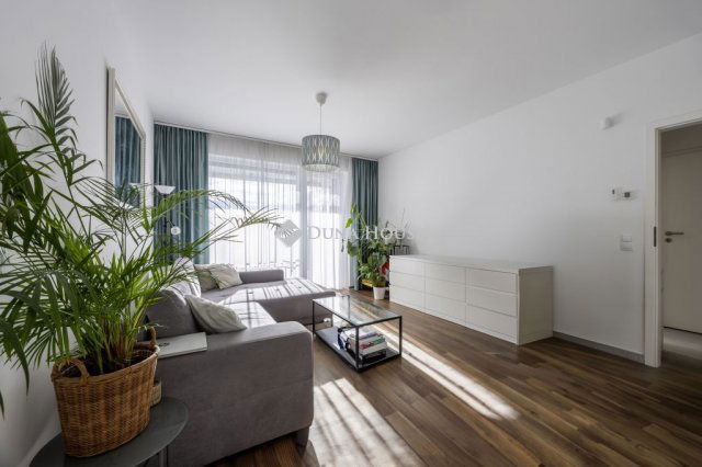 Eladó téglalakás, Budapesten, III. kerületben, Róza közben