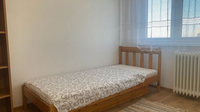 Kiadó panellakás, albérlet, Debrecenben 200 E Ft / hó, 3 szobás