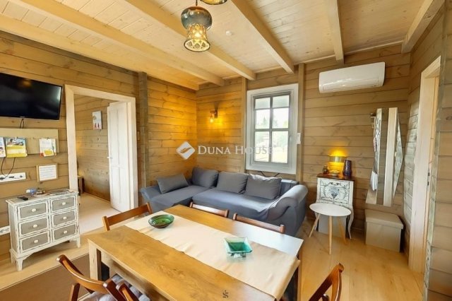 Eladó hotel, Cegléden 450 M Ft, 15 szobás / költözzbe.hu