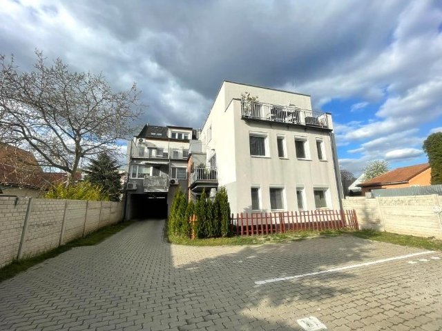 Eladó garázs, Budapesten, IV. kerületben 5.9 M Ft