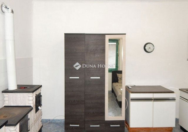 Eladó családi ház, Sárbogárdon 17.9 M Ft, 1 szobás