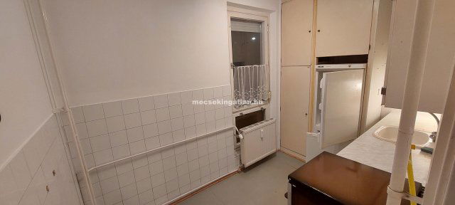 Kiadó panellakás, albérlet, Pécsett 130 E Ft / hó, 2 szobás