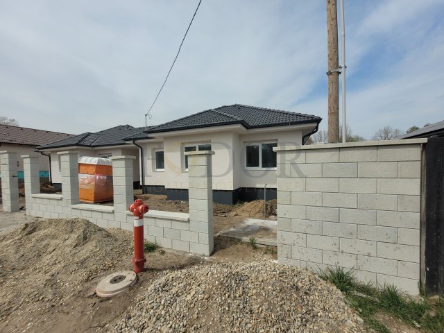 Eladó ikerház, Erdőkertesen 109.5 M Ft, 5 szobás