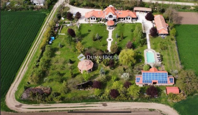 Eladó családi ház, Tiszaszentimrén 420 M Ft, 10 szobás