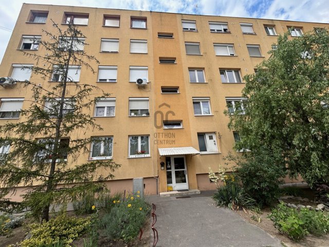 Eladó panellakás, Cegléden 36.9 M Ft, 1 szobás