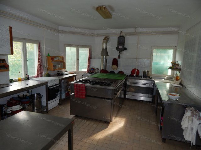 Eladó üzlethelyiség, Kaposváron 50 M Ft, 4 szobás